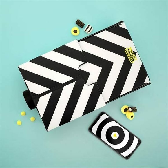 Luckies of London Project Yourself LO-FI Smartphone projector - Picture 3 of 3